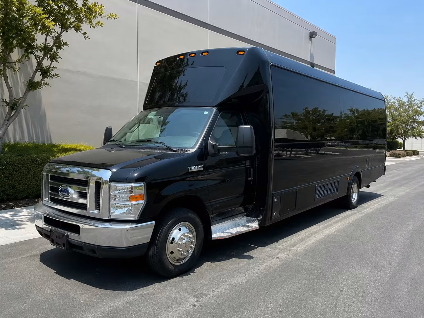 charlotte party buses for prom night at spectrum center and uptown venues